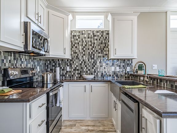 4th image of 12054 Lakeshore Way
