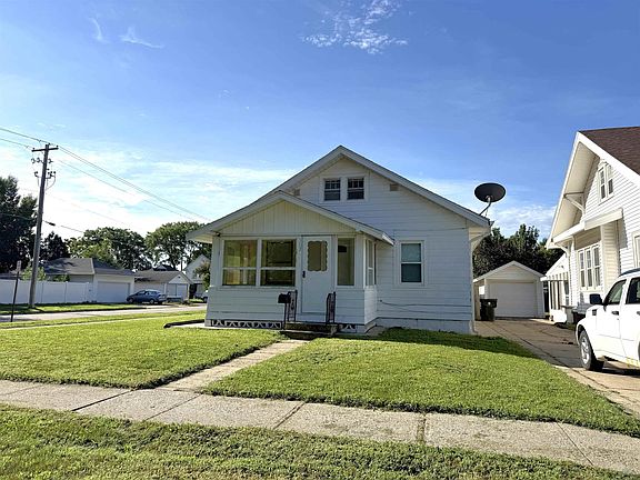 2nd image of 302 W 17th St