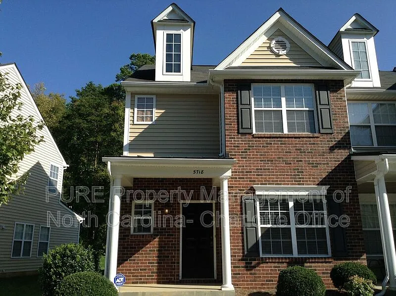 3 bed, 2.5 bath, 1302 sqft, $1,700 — Photo 1