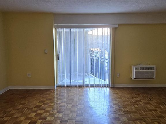 5th image of 1025 Hancock St Unit 1M