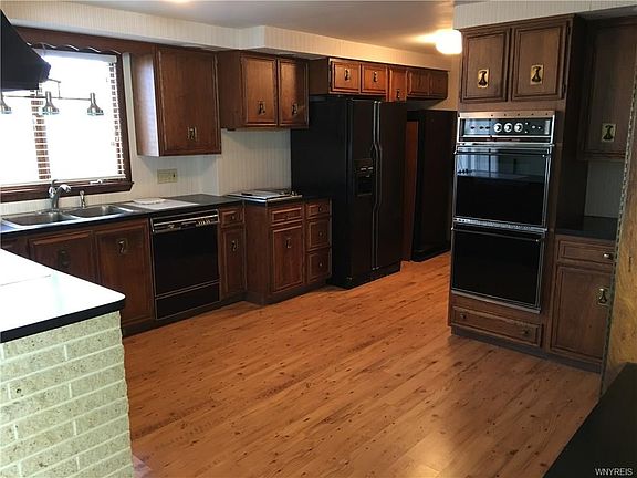 5th image of 330 Woodland Dr