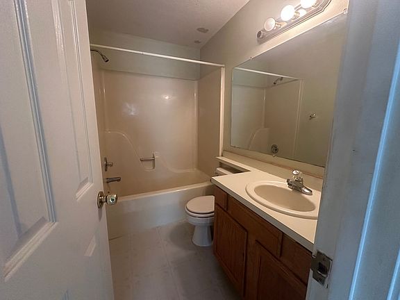 5th image of 1417 N Greenwich Ave