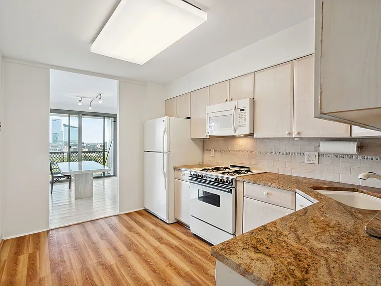 2401 Pennsylvania Ave #15A2 — Photo 3