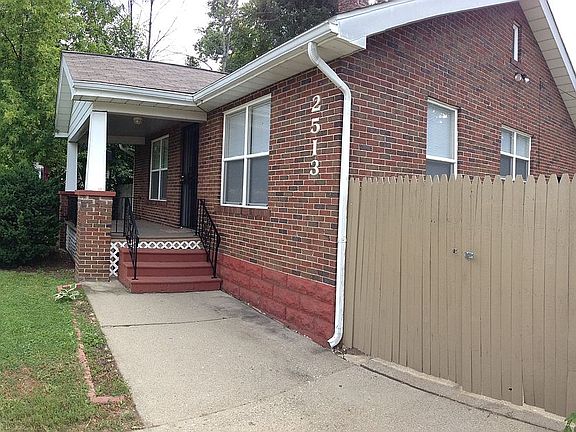 Driveway gate
