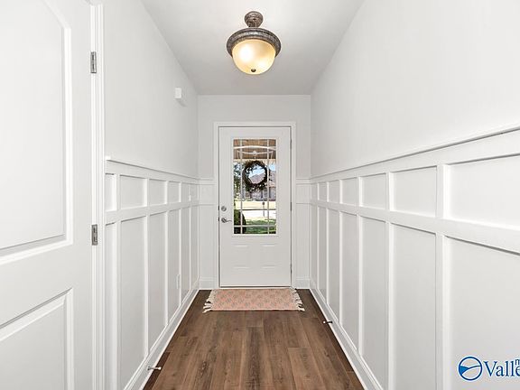 3rd image of 100 Pembridge Ln