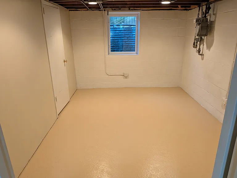 Basement Bonus room 9'-8" x 13'-8". Would make a nice office or exercise room.