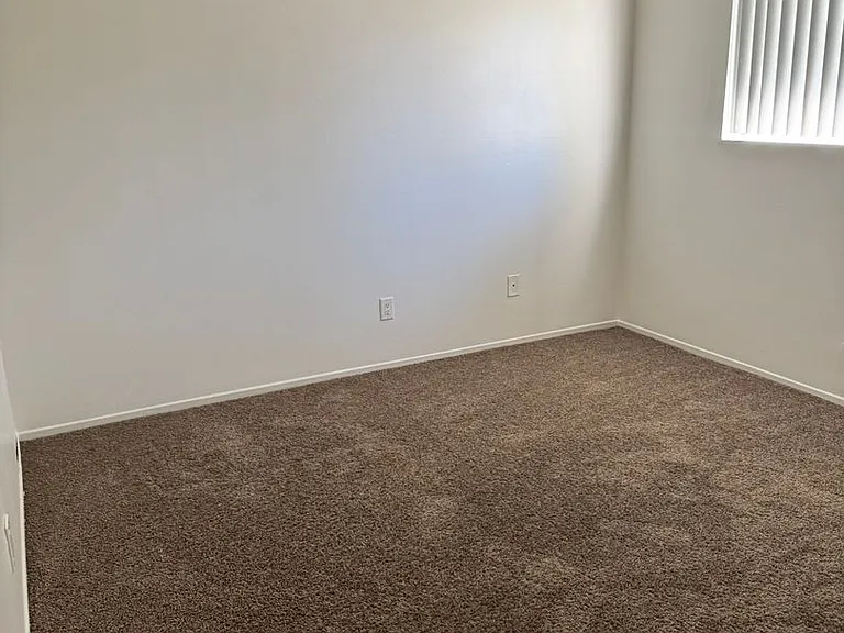 25248 Taylor St — Photo 11
