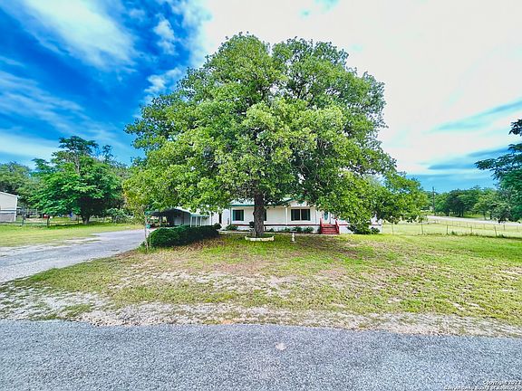 4th image of 701 Live Oak Dr