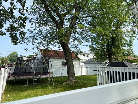 5th image of 45 Lois Ave