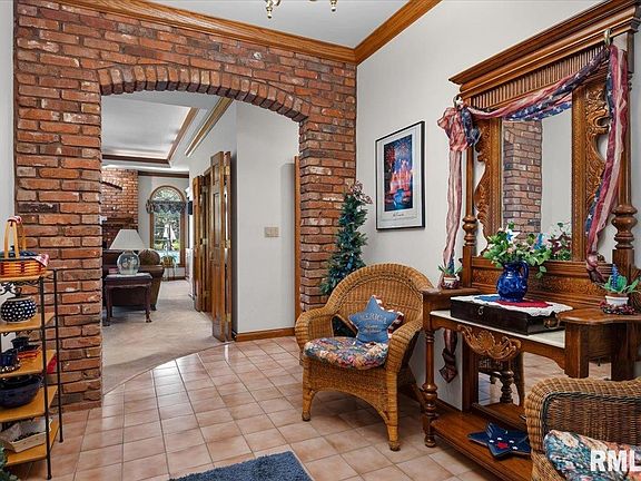 4th image of 2223 Cardinal Dr