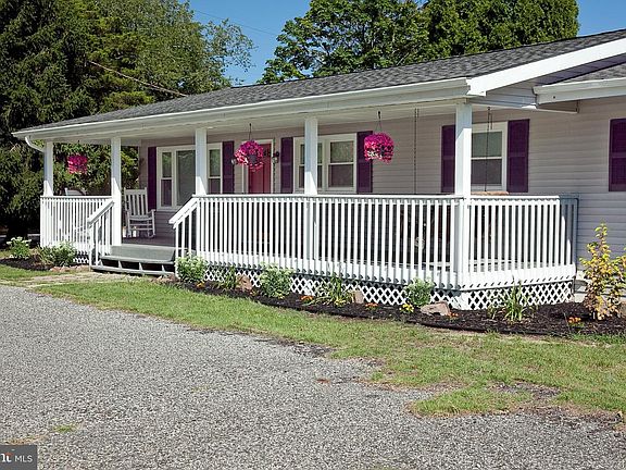 2nd image of 201 Crescent Blvd