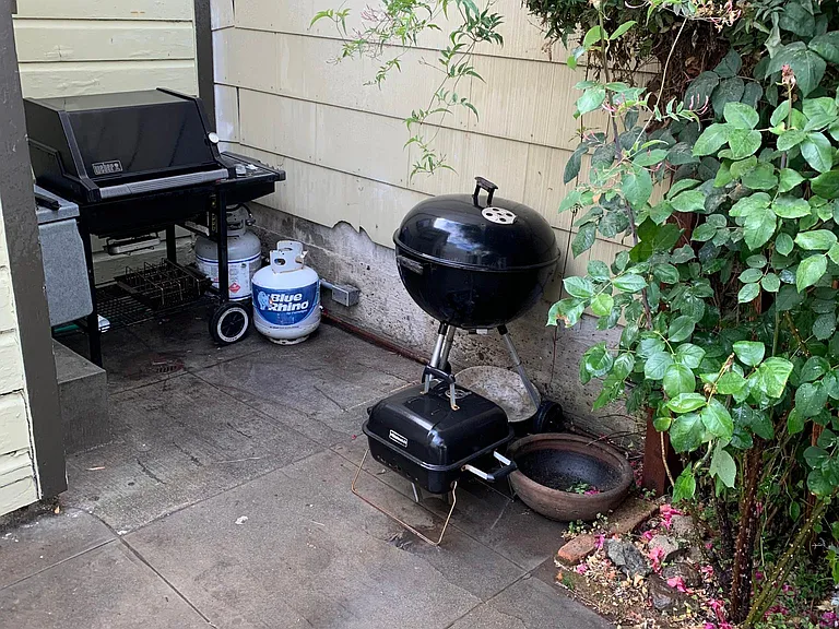 Shared grills (gas and charcoal)
