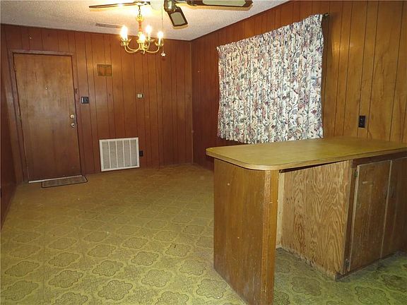 4th image of 442 Anderson Ln
