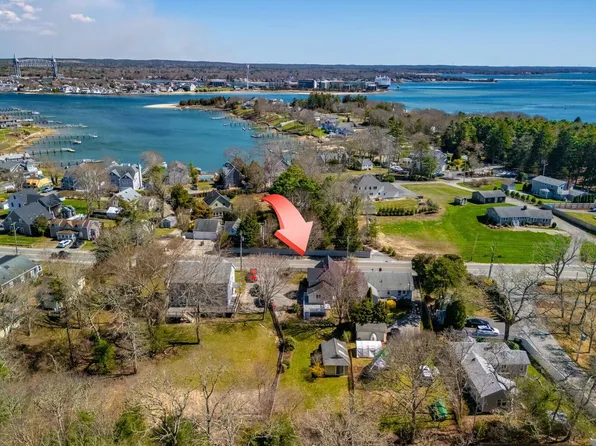 39 Onset Avenue, Buzzards Bay, MA 02532