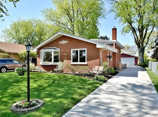 428 W Commonwealth Ln, Elmhurst, IL 60126