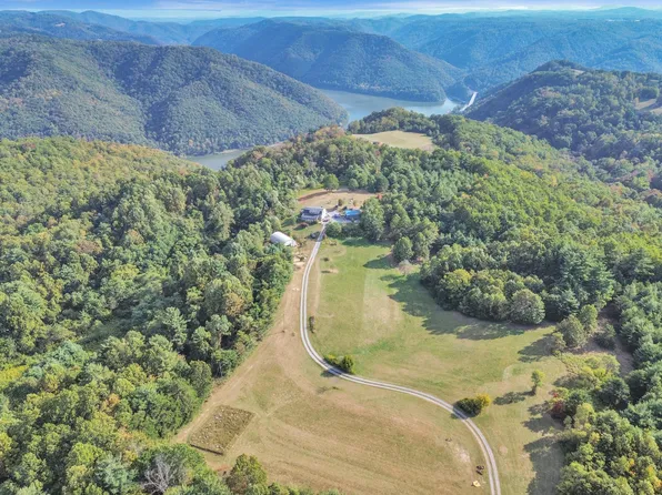 545 Moondance Ln, Nimitz, WV 25978