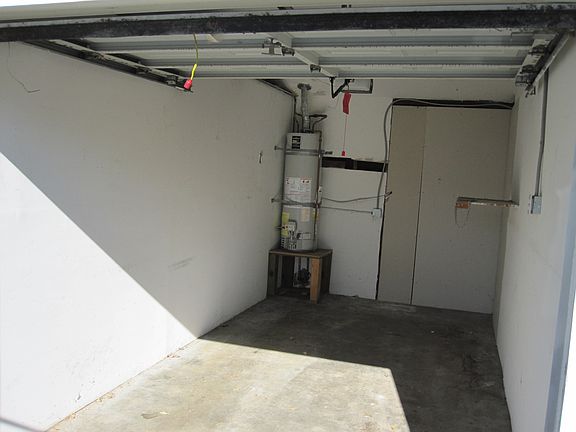 Garage, dose not show EV hookup