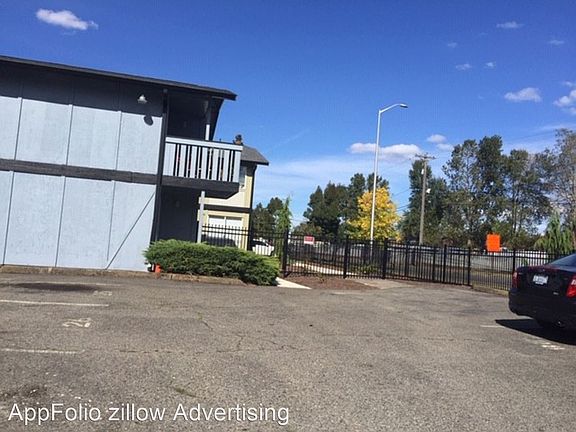 3rd image of 7404 McKinley Ave #4