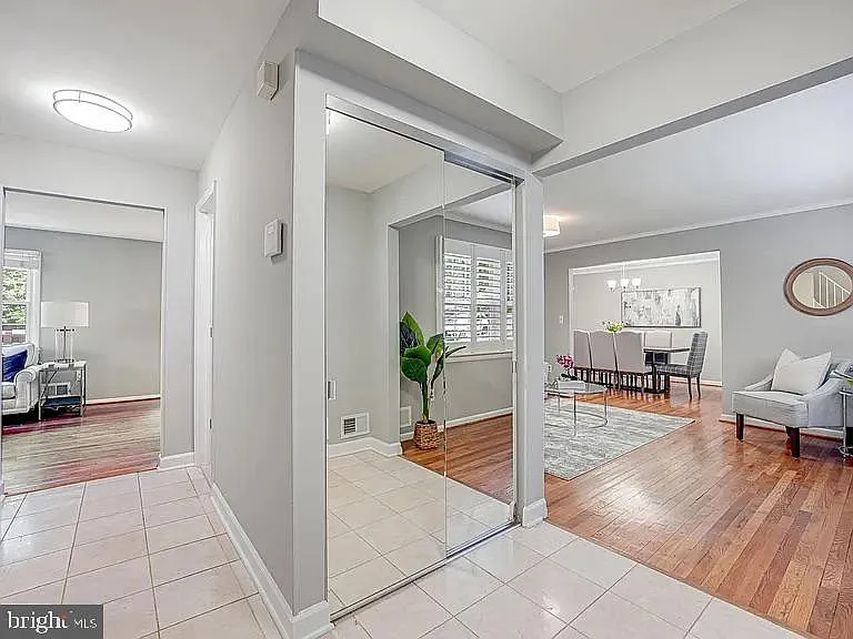 2221 Senseney Ln — Photo 25