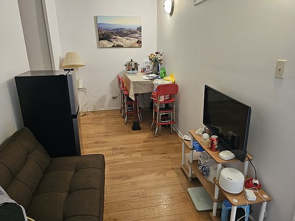 3rd image of 1450 E 55th Pl