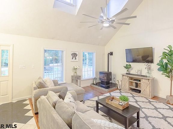 4th image of 104 Sugarwood Dr