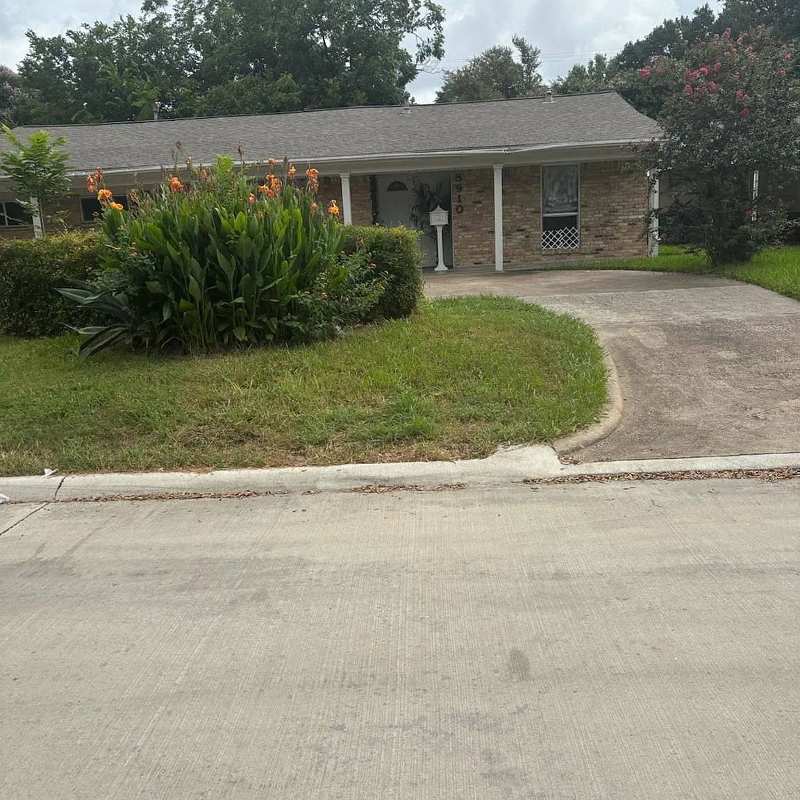 4 bed, 2.0 bath, 1956 sqft, $2,495 — Photo 2