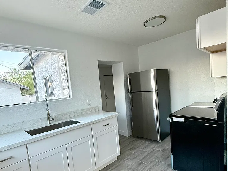 1021 E Fillmore St — Photo 10