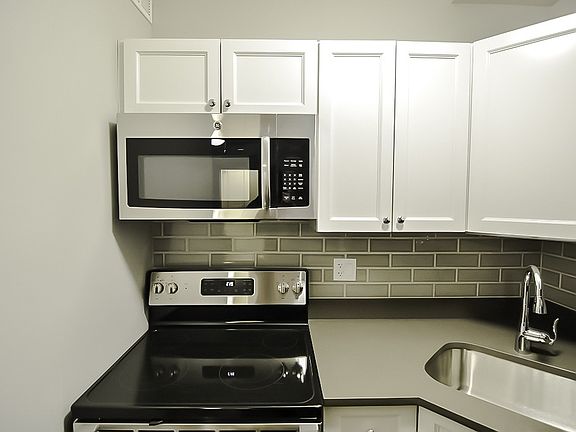 4th image of 817 W Lakeside Pl #D705