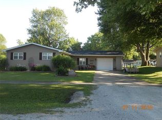 713 Water St, Nokomis, IL 62075