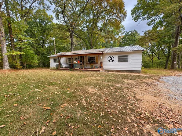 97 Red Bud Ln, Decatur, AL 35603