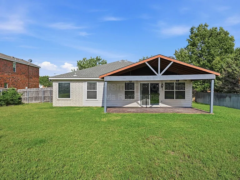 2304 Pheasant Run — Photo 23
