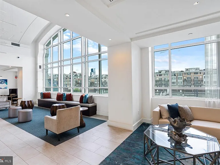 100 Harborview Dr #411 — Photo 32