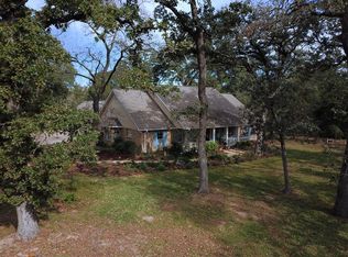 500 High Meadows Rd, Bellville, TX 77418