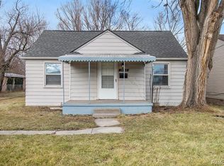 19943 Fenton St, Roseville, MI 48066