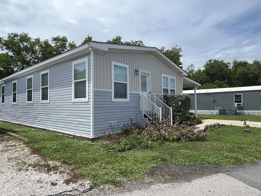 3 bed, 2.0 bath, 1286 sqft, $1,399 — Photo 2