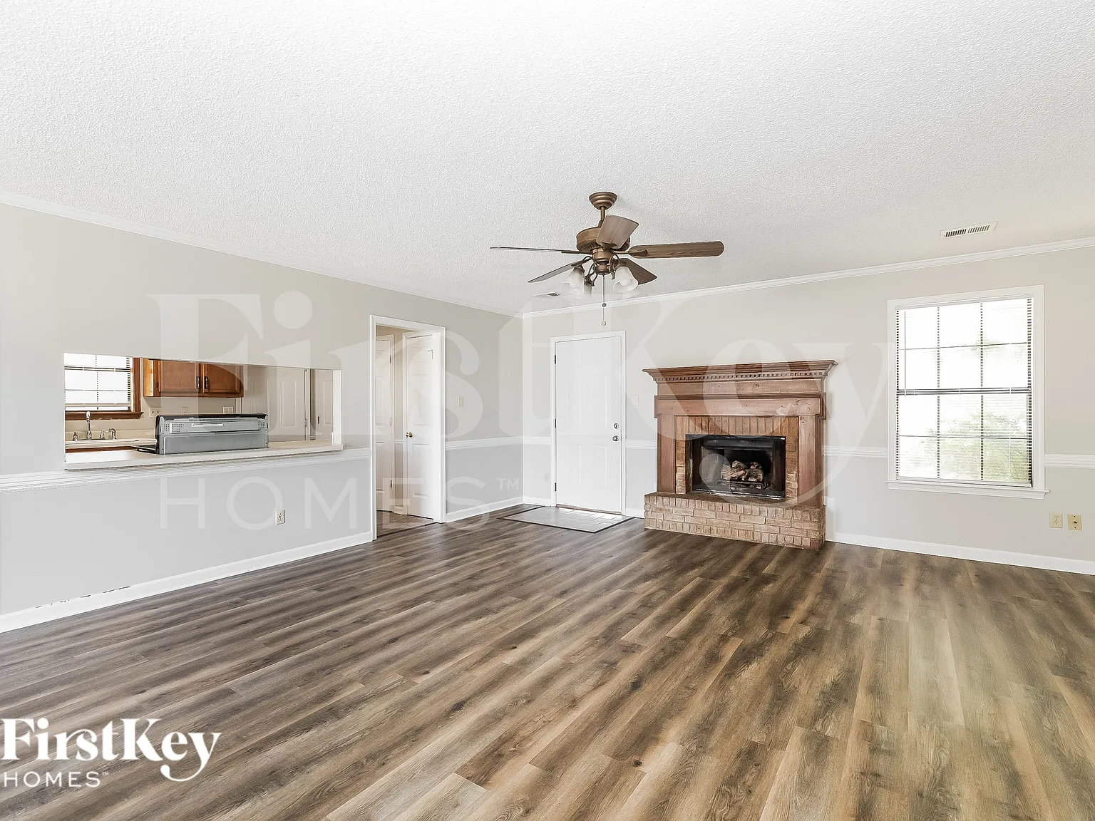 3 bed, 2.0 bath, 1401 sqft, $1,645 — Photo 2