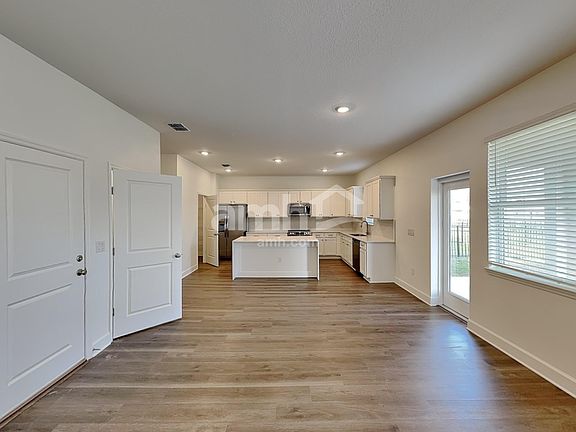 4th image of 2908 20th Avenue Dr W