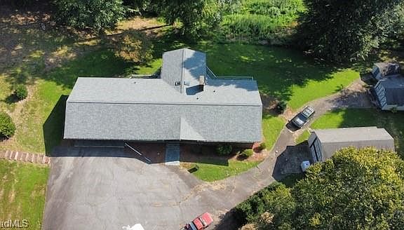 4th image of 2082 Mountain Valley Church Rd