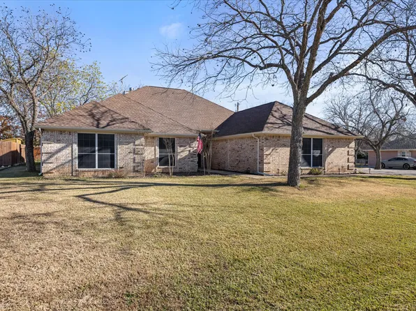 9009 Magnolia Vale Dr, Granbury, TX 76049