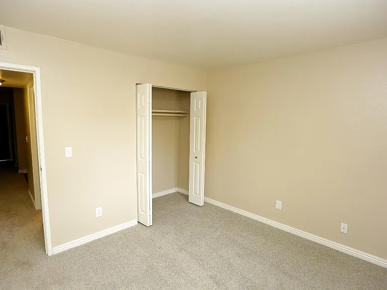 Aspenleaf Apartments — Photo 13