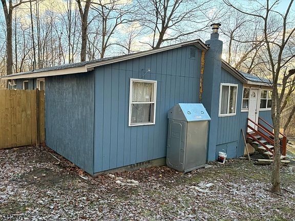 2nd image of 901 Chestnut Path