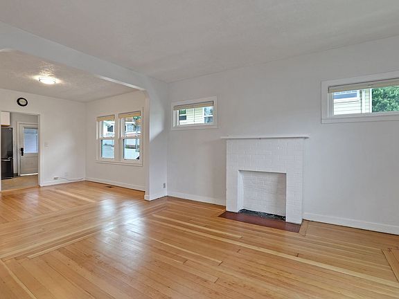 4th image of 303 NE 45th Ave