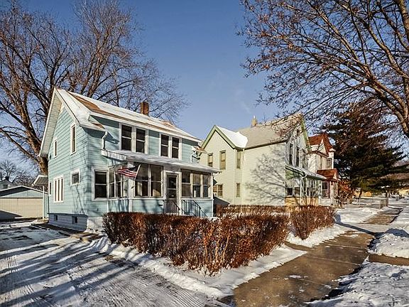 2nd image of 975 Farrington St