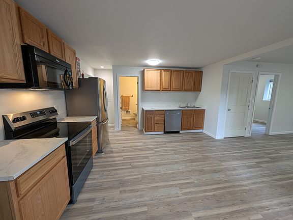3rd image of 3931 Harbel Dr NE #B