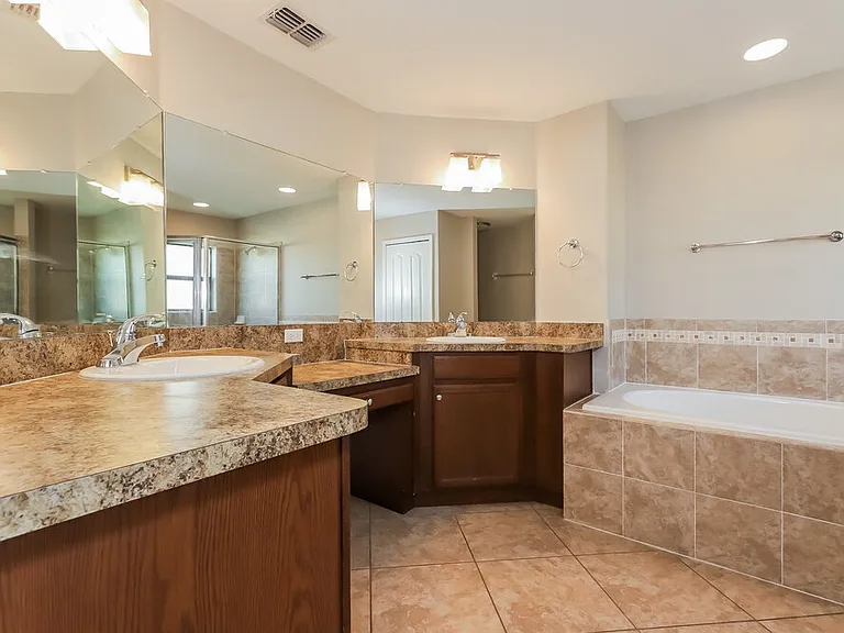 1817 James Towne Ln — Photo 10