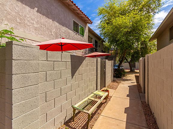 Gated Courtyard - Scottsdale Furnished Townhome For Rent: $2,195 (2 beds, 1.5 baths, 950 Square Feet)