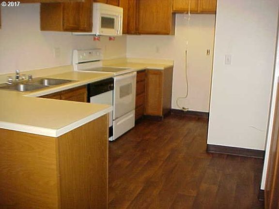 3rd image of 1621 NE 113th St APT 333