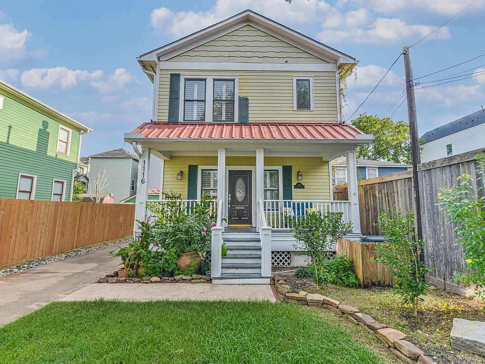1116 W 16th St