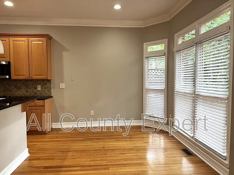 889 Lenox Ct NE — Photo 13