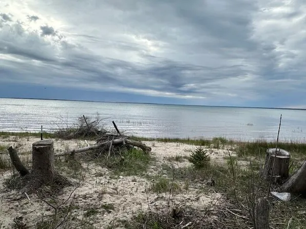 3895 N Saint Martins Point, Hessel, MI 49745